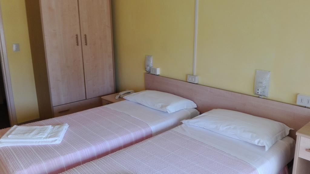 קרביה Hotel Ninfea מראה חיצוני תמונה