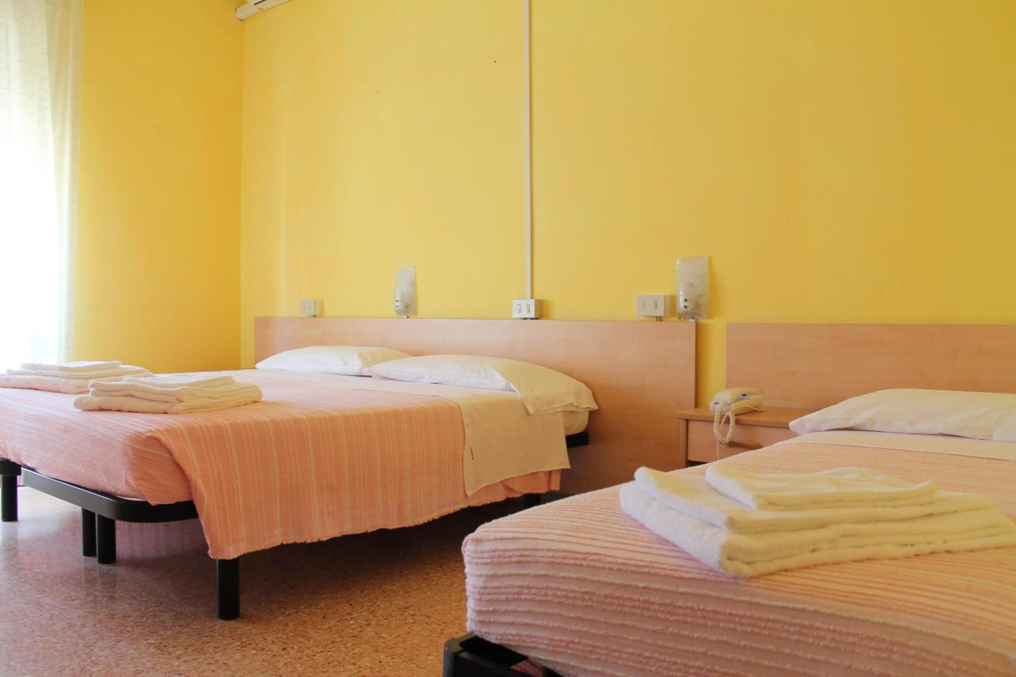 קרביה Hotel Ninfea מראה חיצוני תמונה