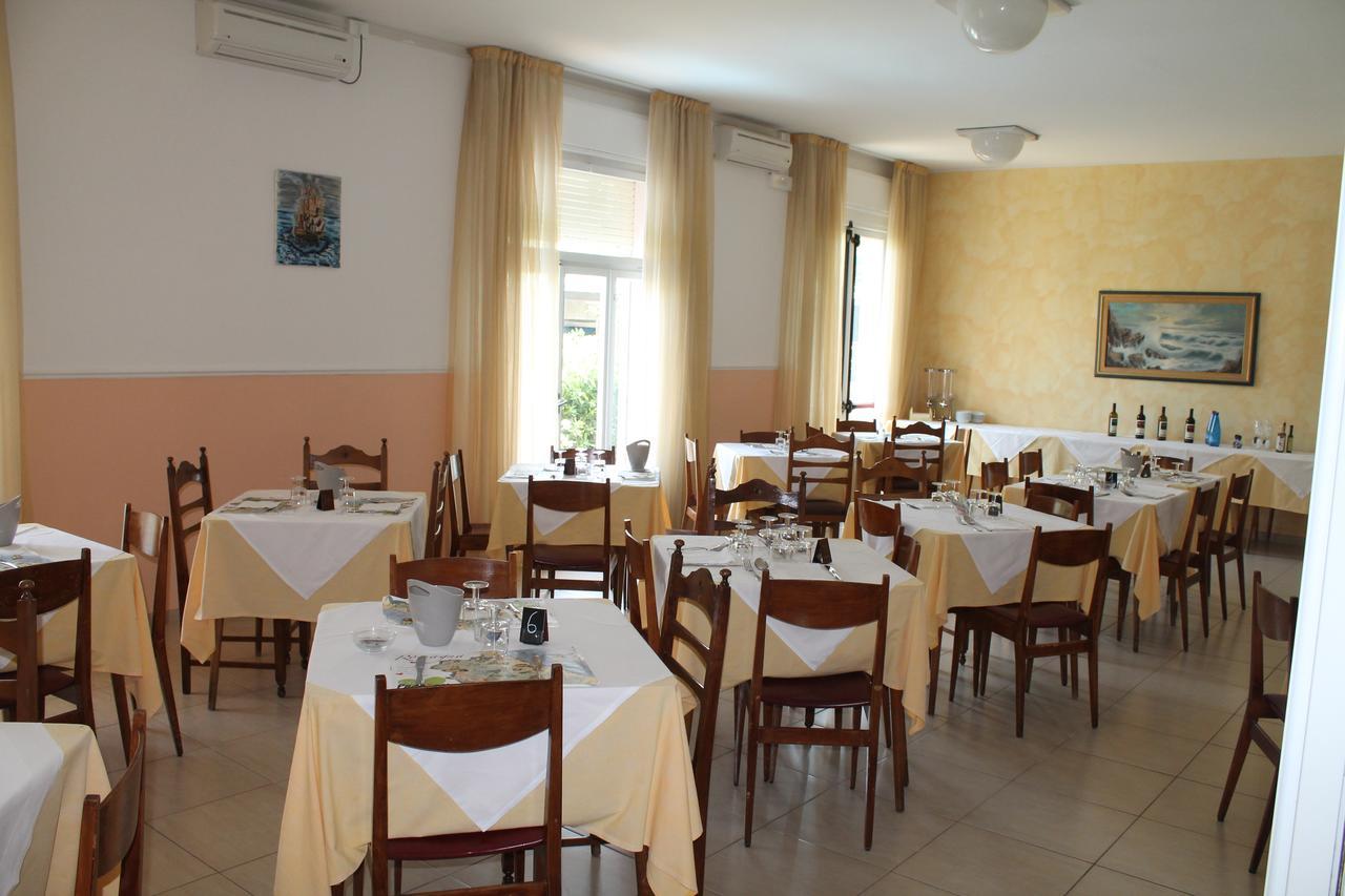 קרביה Hotel Ninfea מראה חיצוני תמונה