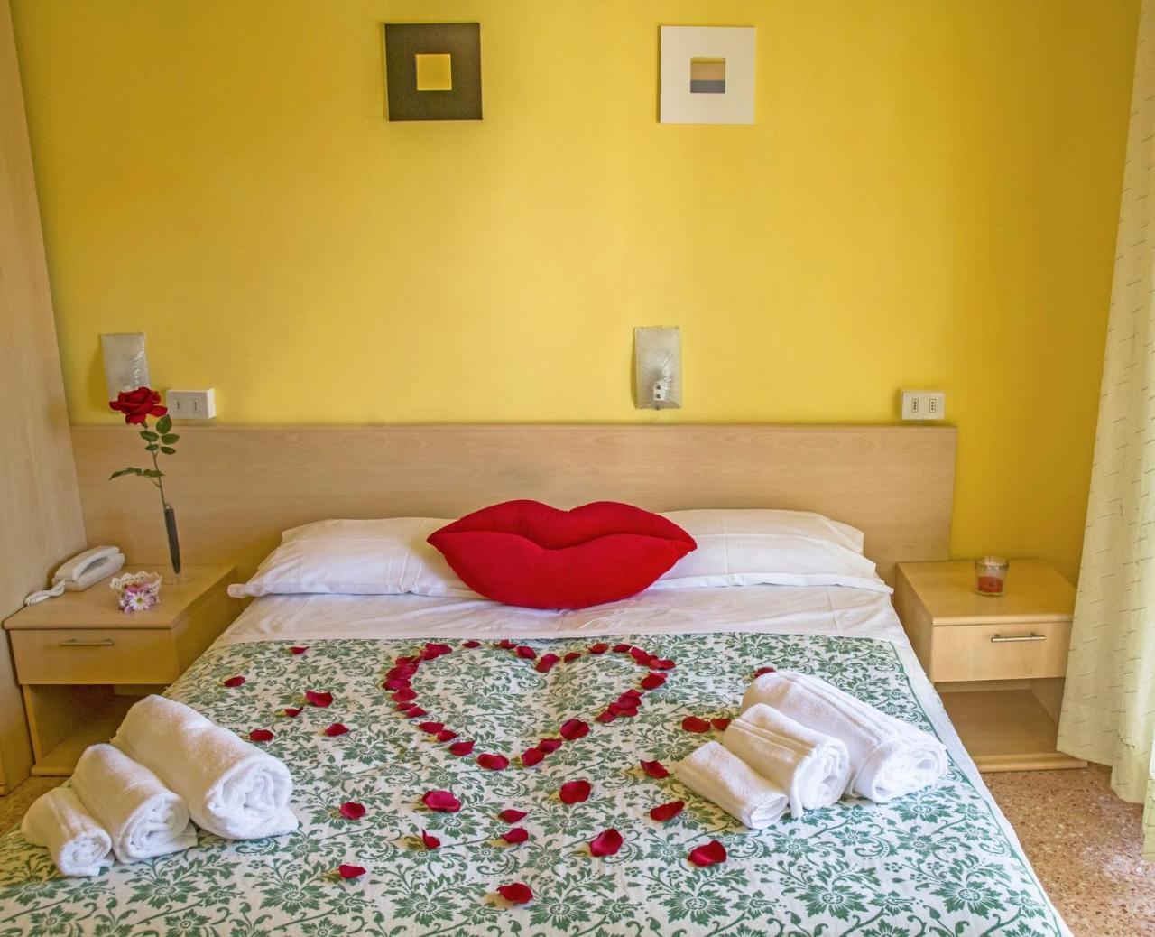 קרביה Hotel Ninfea מראה חיצוני תמונה